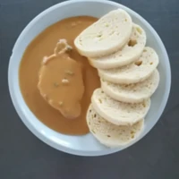 Fotografie jídla Hamburská vepřová kýta, kynutý knedlík s kukuř. vločkami