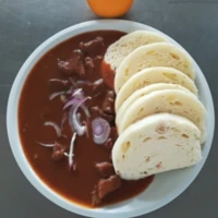 Fotografie jídla Hovězí guláš, houskový knedlík