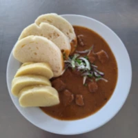 Fotografie jídla Hovězí guláš, mix knedlíků