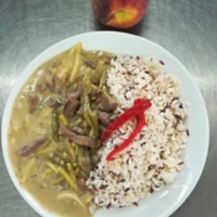 Fotografie jídla Hovězí nudličky, duo fazole na smetaně, dušená jasmínová rýže