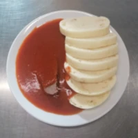 Fotografie jídla Hovězí vařené, rajská omáčka, houskový knedlík