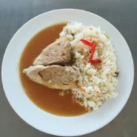 Fotografie jídla Kuřecí závitek, dušená zeleninová rýže