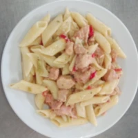 Fotografie jídla Králičí Karí, těstoviny penne s peperonátou