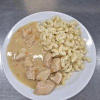 Fotografie jídla Krůtí kostky na smetaně, těstoviny