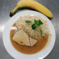 Fotografie jídla Krůtí plátek na bylinkách, dušená zeleninová rýže