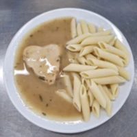 Fotografie jídla Krůtí prso na bylinkách, těstoviny