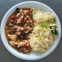 Fotografie jídla Kuřecí čínská směs, kari rýže