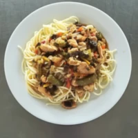 Fotografie jídla Kuřecí čínská směs, špagety