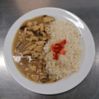 Fotografie jídla Kuřecí kostky na houbách, dušená rýže