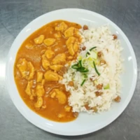 Fotografie jídla Kuřecí nudličky po indicku, cizrnová rýže