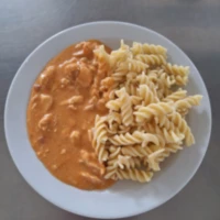 Fotografie jídla Kuřecí paprikáš, těstoviny