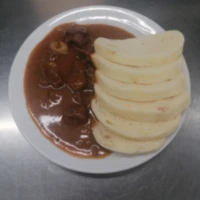 Fotografie jídla Maďarský guláš, houskový knedlík