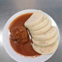 Fotografie jídla Masová koule v rajské omáčce, houskový knedlík