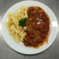 Fotografie jídla Mexický guláš, těstoviny