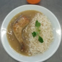 Fotografie jídla Pečené kuřecí stehno ala bažant, dušená rýže