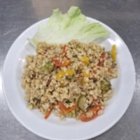 Fotografie jídla Bulgur s hlívou ústřičnou, brokolicí, paprikou, cuketou a rajčaty