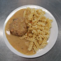 Fotografie jídla Ruský biftek na smetaně, těstoviny