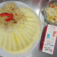 Fotografie jídla Rybí nákyp s vejci, vařený brambor, zeleninový salát