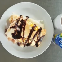 Fotografie jídla Rýžový nákyp s lesním ovocem, ochucené mléko