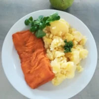 Fotografie jídla Smažené rybí file, vařený brambor