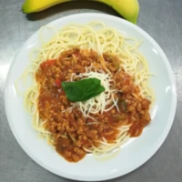 Fotografie jídla Špagety s boloňskou omáčkou, strouhaný sýr