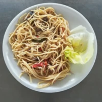 Fotografie jídla Špagety s houbami, paprikou a olivami