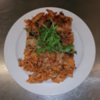 Fotografie jídla Těstoviny po lotrinsku ( vepř. maso, lečo, zakysaná smetana, sýr, koření)