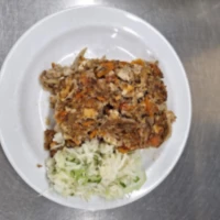 Fotografie jídla Zapečená pohanka s hlívou (uzené tofu, mrkev, rajčata), kysané zelí