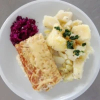 Fotografie jídla Zapečený celer se šunkou, vařený brambor