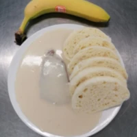 Fotografie jídla Vařené hovězí, křenová omáčka, houskový knedlík