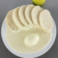 Fotografie jídla Vařené vejce, křenová omáčka, celozrnný knedlík