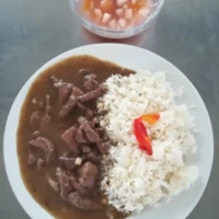 Fotografie jídla Vepřová játra na cibulce, dušená rýže