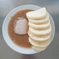 Fotografie jídla Vepřová pečeně na česneku, houskový knedlík