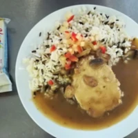 Fotografie jídla Vepřová pečeně na žampionech, divoká rýže