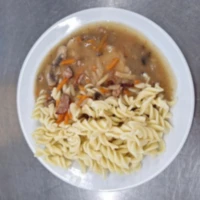 Fotografie jídla Vepřová pečeně po myslivecku, těstoviny