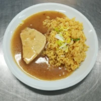 Fotografie jídla Krůtí prsa na slanině, šafránová rýže se suš.rajčaty