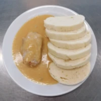 Fotografie jídla Vepřový závitek na smetaně, houskový knedlík