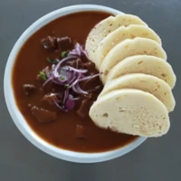 Fotografie jídla Vídeňský guláš, houskový knedlík