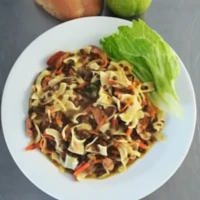 Fotografie jídla Čočkový kotlík, cereální pečivo