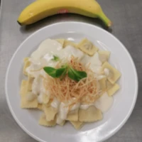 Fotografie jídla Ravioli plněné šunkou, sýrová omáčka