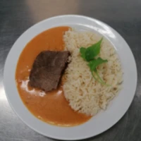 Fotografie jídla Frankfurtská hovězí pečeně, dušená rýže